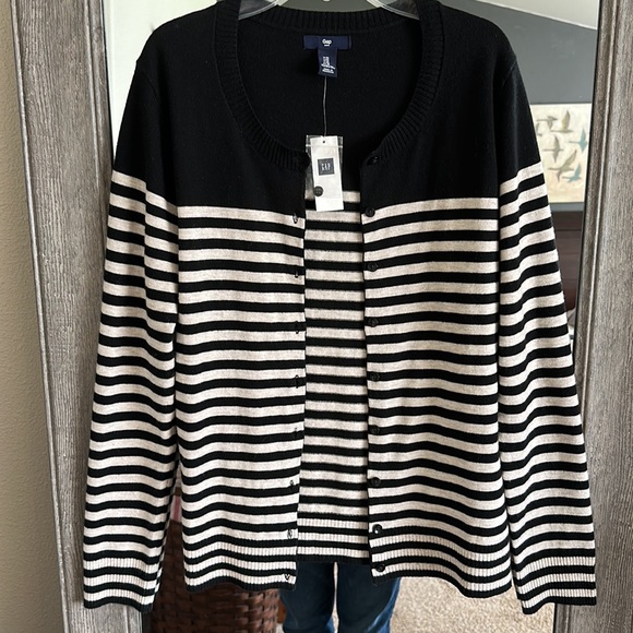 🌸Gap NWT cardigan size M. - Picture 1 of 17